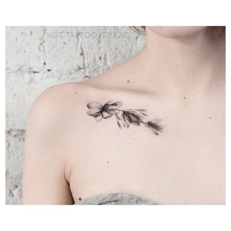 significado pecho senos tatuajes para mujeres|Tatuajes en el pecho para mujer: Diseños delicados y。